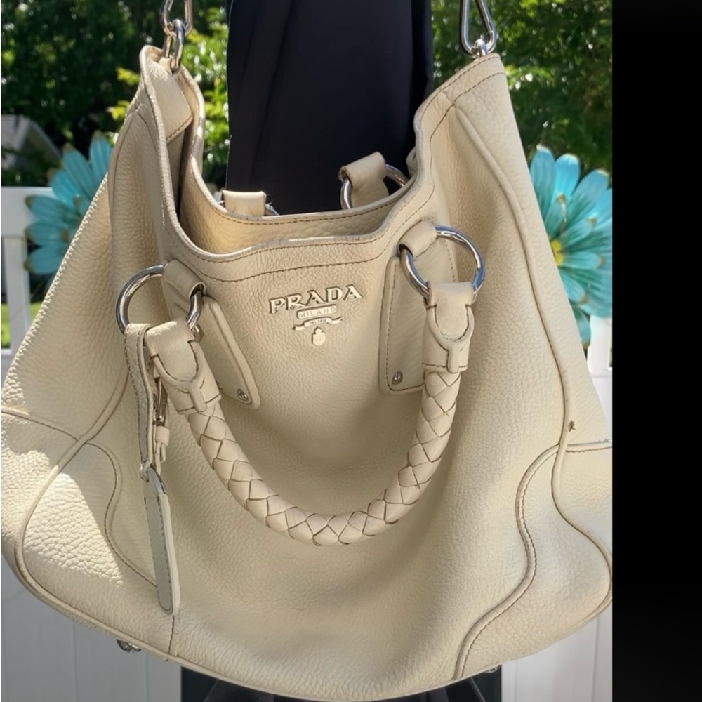 PRADA HANDBAG/CROSSBODY👜🌻